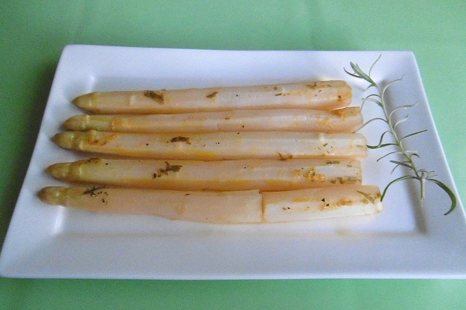 Spargel in Orangensaft gegart