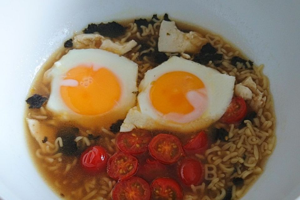 Japanisch inspirierte Nudelsuppe