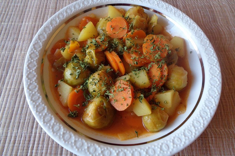 Vegetarischer Rosenkohl-Möhren-Eintopf