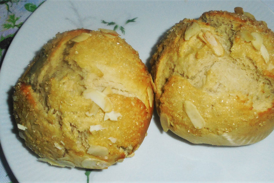 Süße Quarkbrötchen mit Mandelblättchen