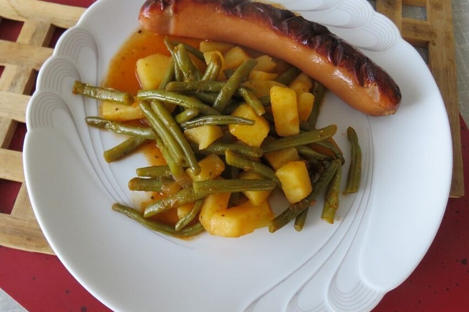 Kartoffeleintopf mit Lammbratwurst