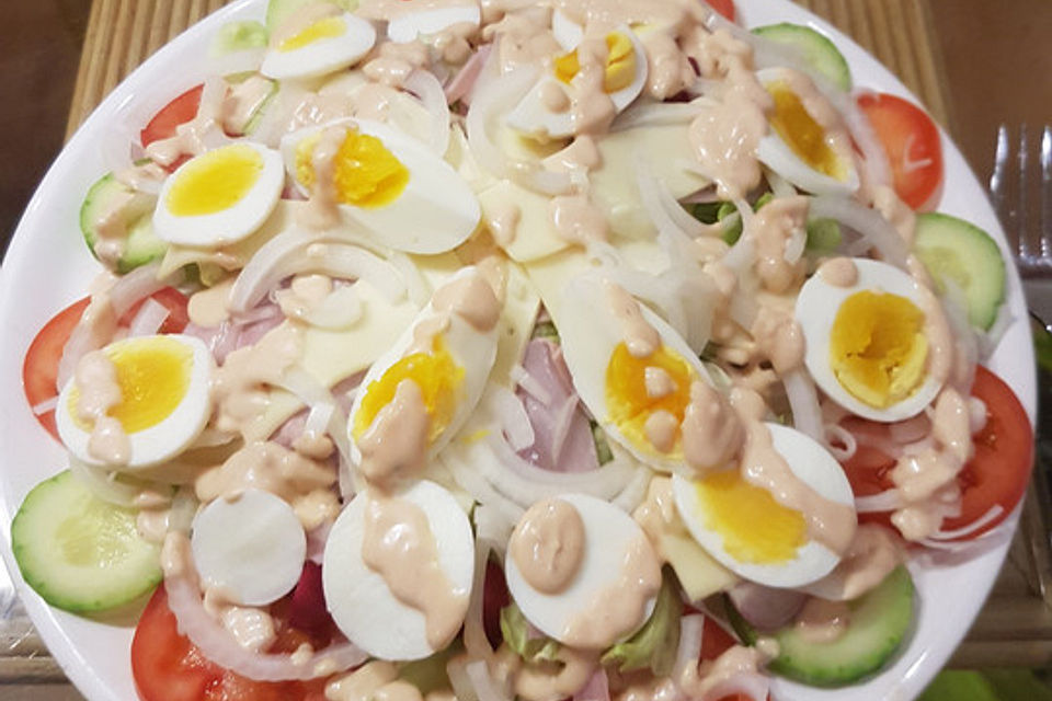 Würziger Chefsalat mit Schinkenstreifen