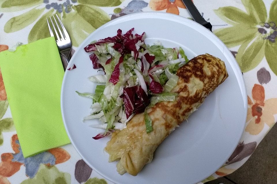 Gefüllte Pfannkuchen mit Hackfleisch