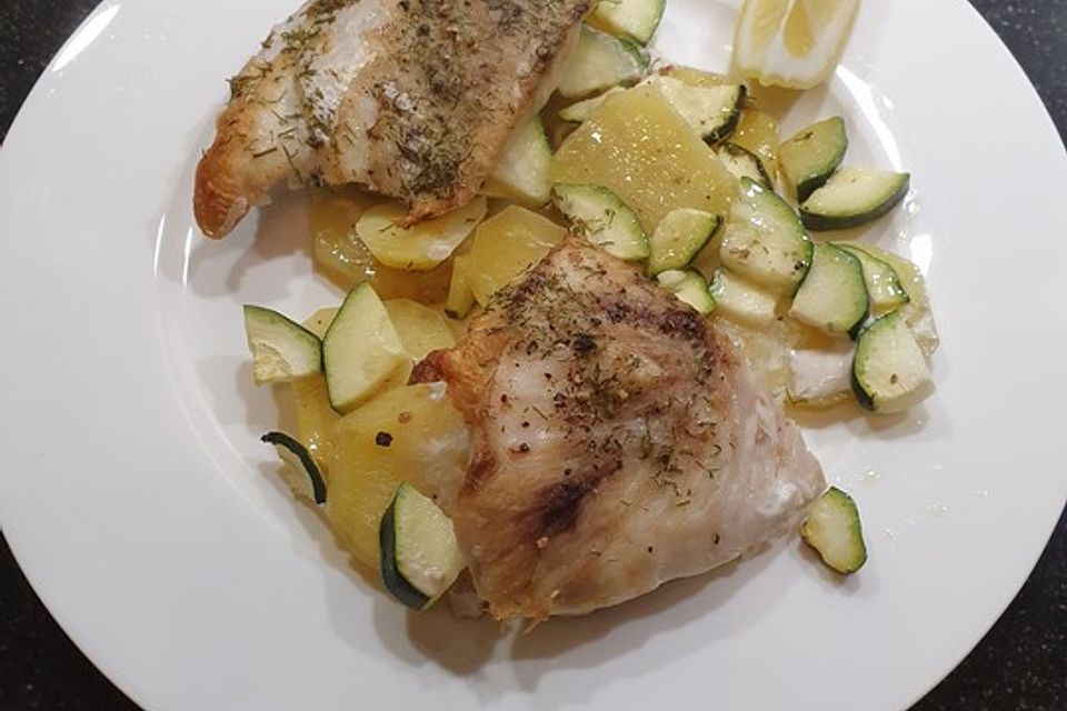 Fischfilet im Gemüsebett