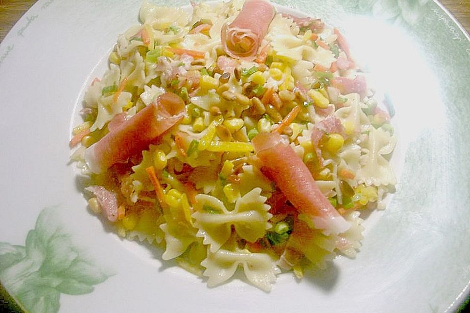 Chiaras Nudelsalat