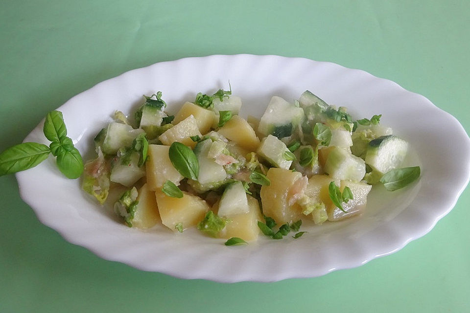 Ingwer-Kartoffelsalat mit Gurke