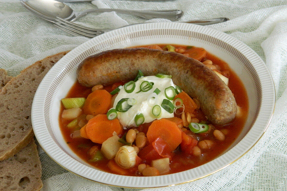 Bratwurst-Tomaten-Bohnen-Topf