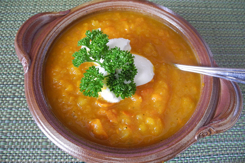 Kürbis-Möhren-Kohlrübensuppe