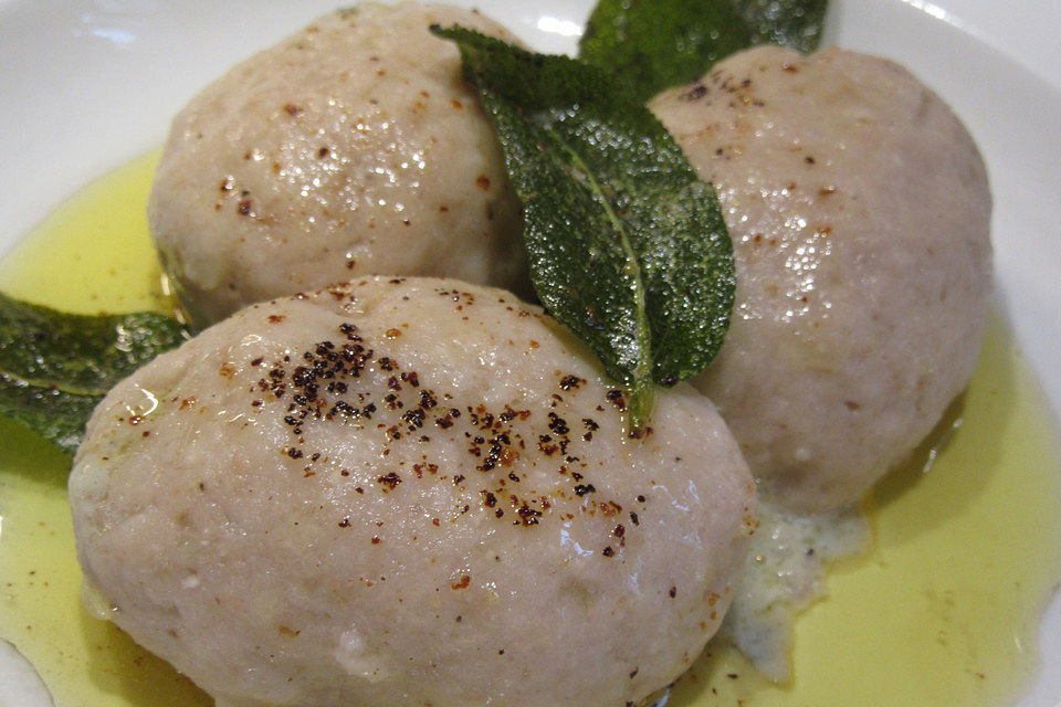 Gefüllte Gnocchi mit Salbeibutter