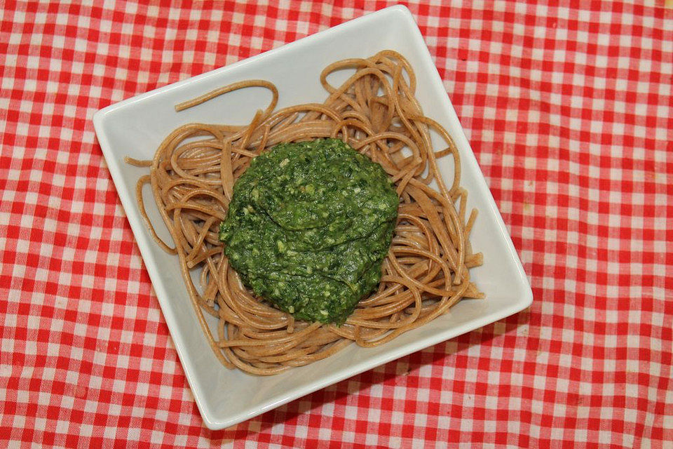 Spaghetti mit Grünkohlpesto