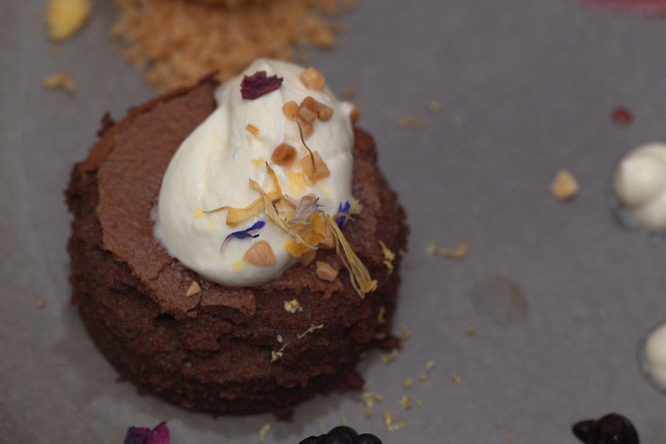 Schokotarte, Riebelknödel, Himbeersorbet