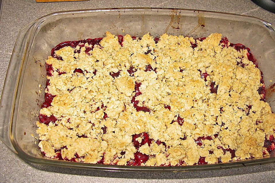 Cherry crumble