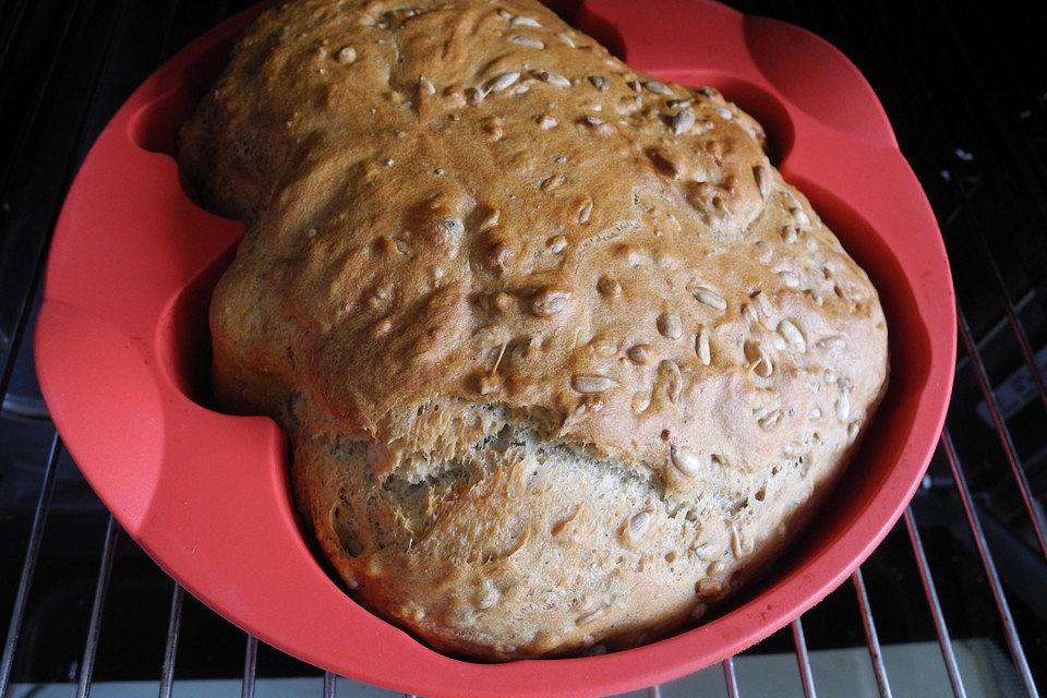 Sonnenblumen-Dinkel-Brot