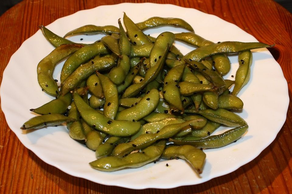 Edamame mit Schwarzkümmel