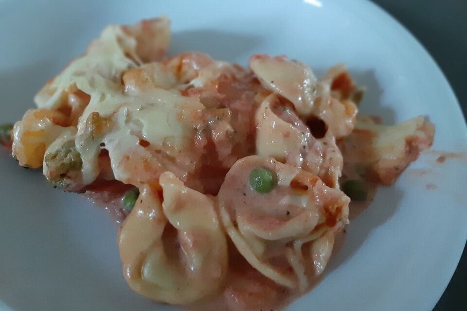 Tortellini mit Tomaten-Käsesoße