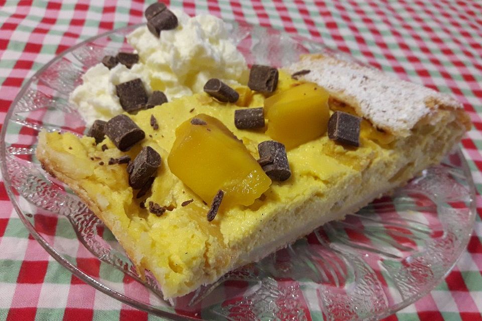 Quarkstrudel mit frischen Mangowürfeln