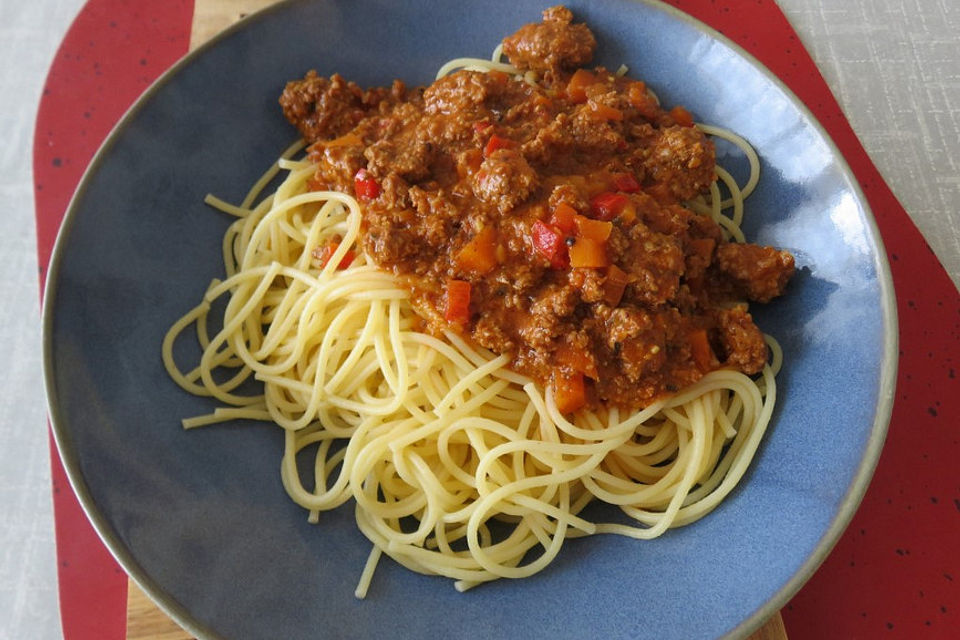 Fruchtig-süße Paprika-Bolognese