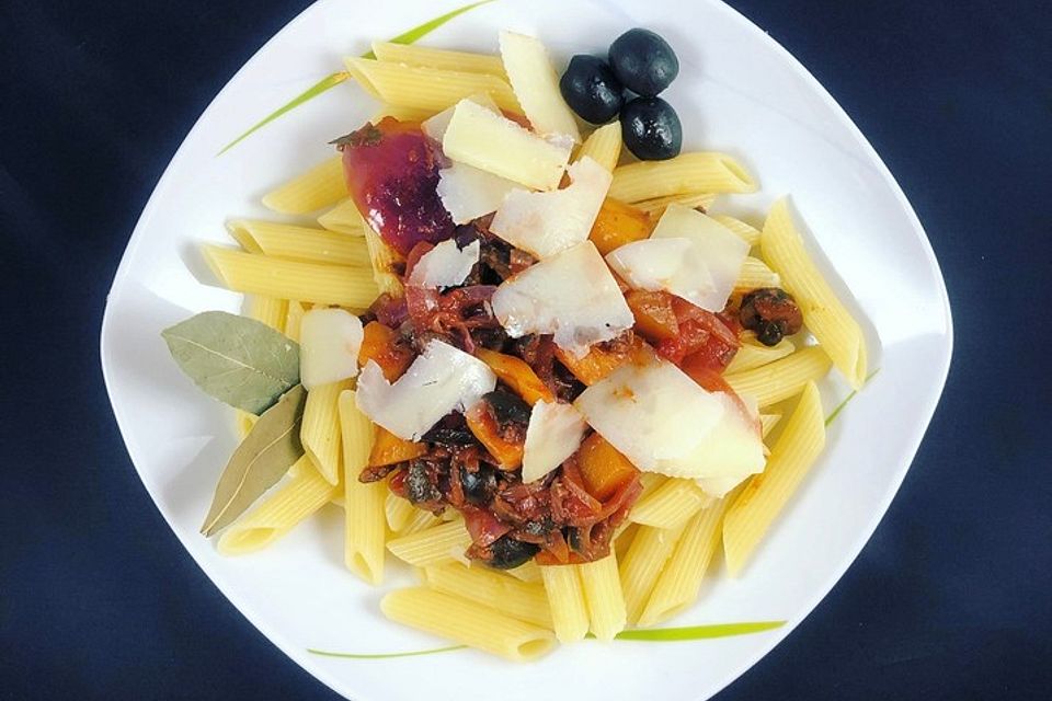 Penne mit pikantem Mangosugo