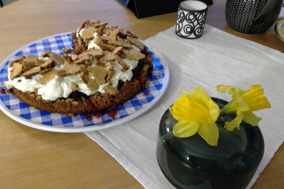 Sauerkirschkuchen auf Haselnussbiskuit