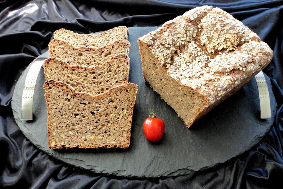 Dinkel-Roggen-Weizenvollkornbrot