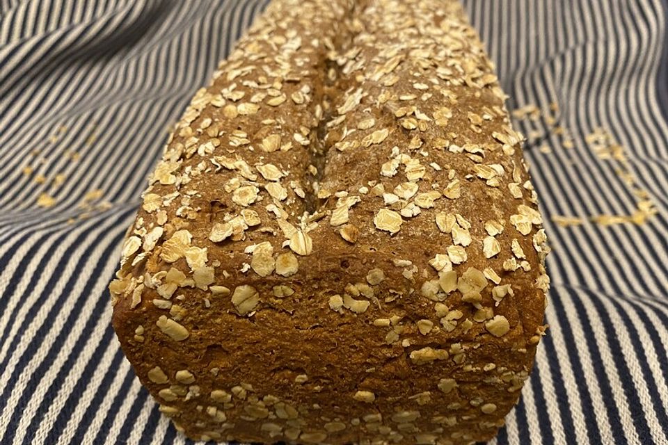 Dinkel-Roggen-Weizenvollkornbrot