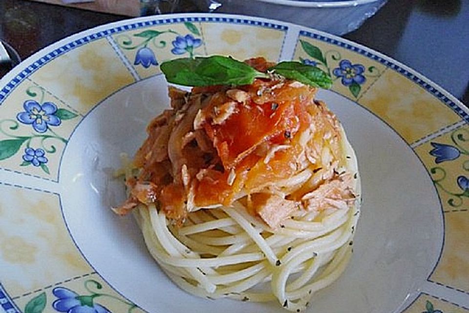 Spaghetti mit Tomaten - Thunfischsoße