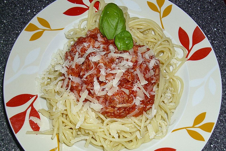 Spaghetti mit Tomaten - Thunfischsoße