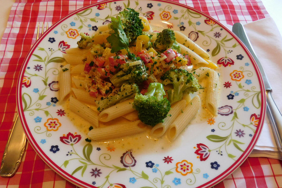 Penne mit Gemüsesoße