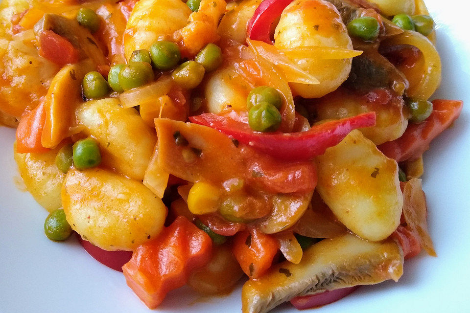 Gnocchipfanne mit buntem Gemüse