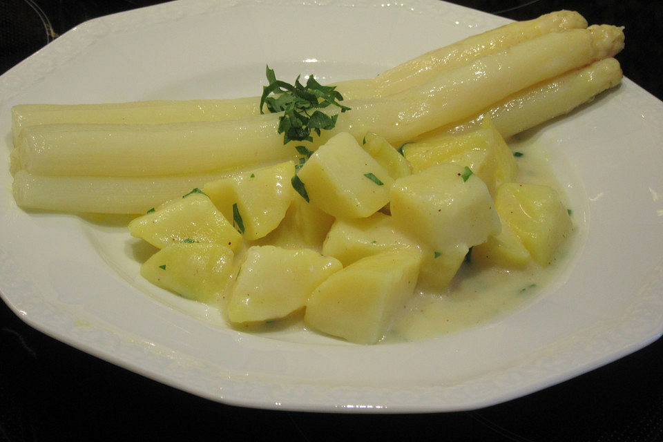 Béchamel-Kartoffeln mit Spargelsalat