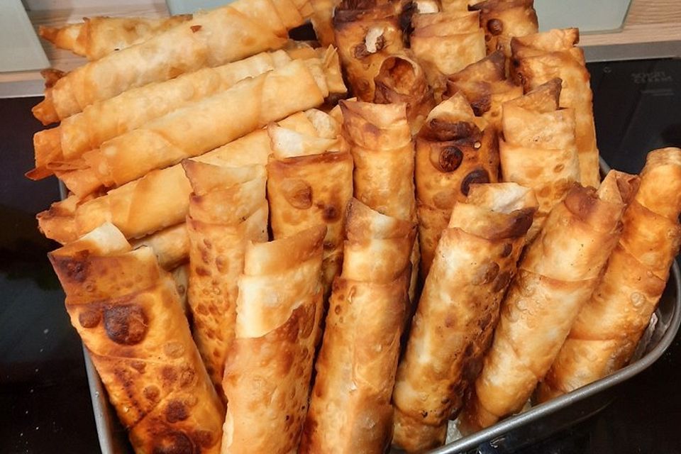 Meze mit Zigaretten-Börek