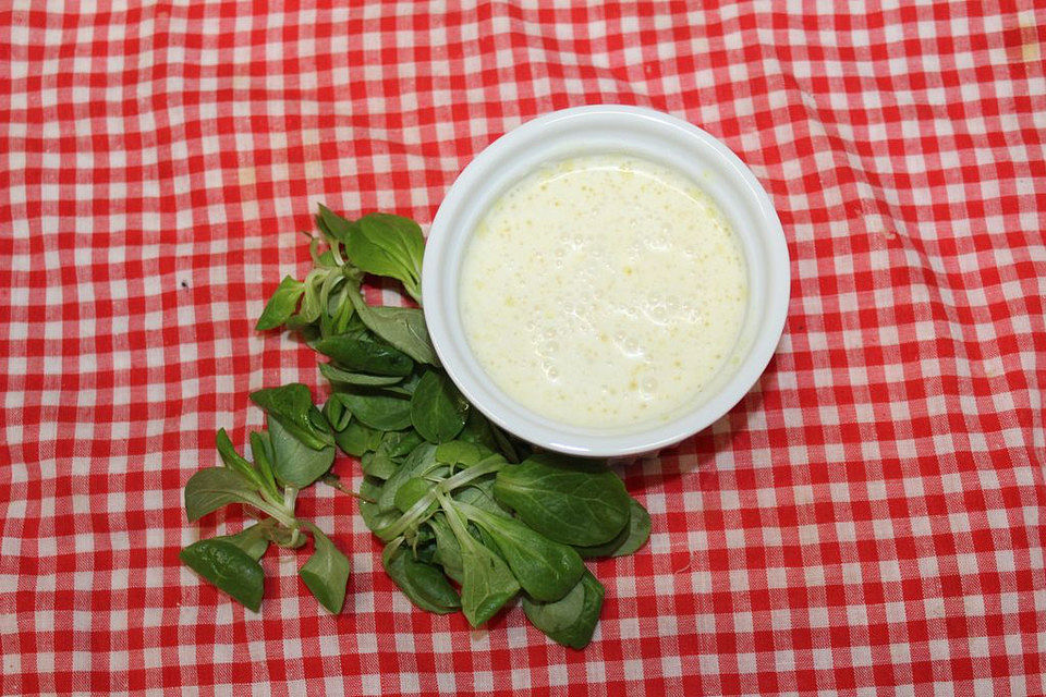 Cremige Schmand-Joghurt-Salatsoße