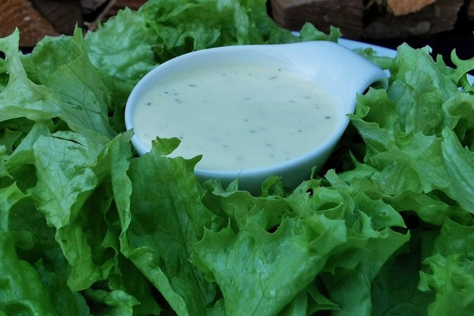 Cremige Schmand-Joghurt-Salatsoße