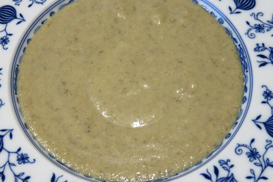 Gehaltvolle Champignonsuppe