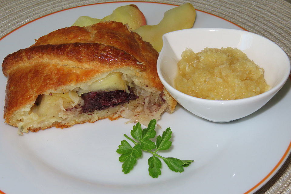 Blunzenstrudel mit Apfelkren