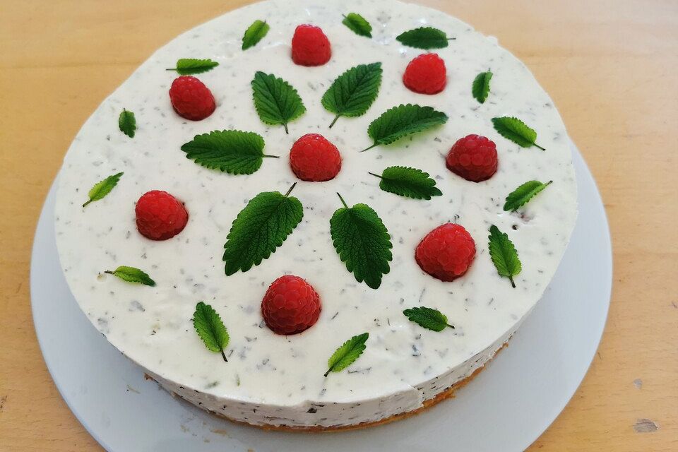 Himbeer-Zitronenmelissen-Torte