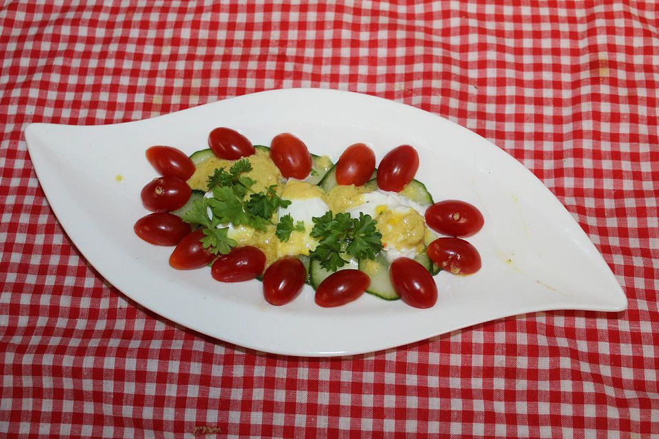 Gurken-Carpaccio mit Ziegenfrischkäse