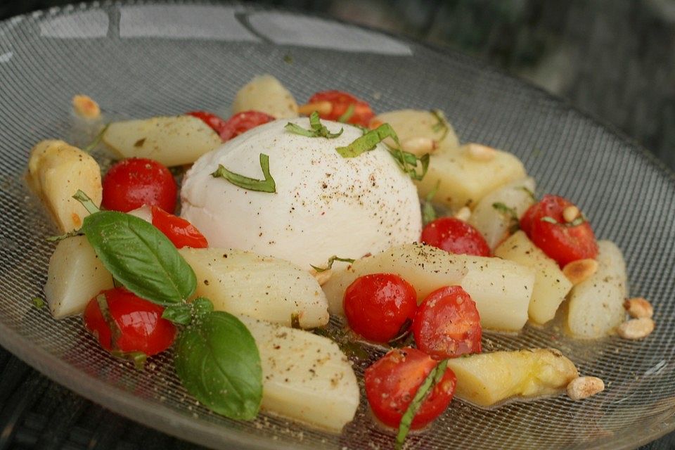 Burrata mit gebratenem Spargel