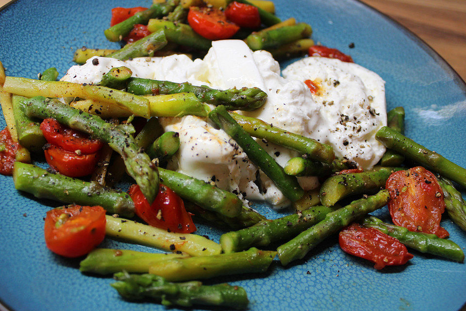 Burrata mit gebratenem Spargel