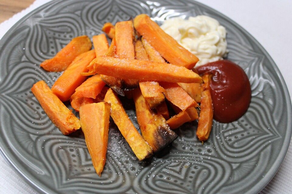 Süßkartoffelpommes knusprig