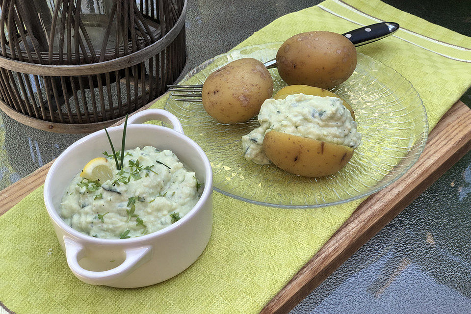 Pellkartoffeln mit Avoziki