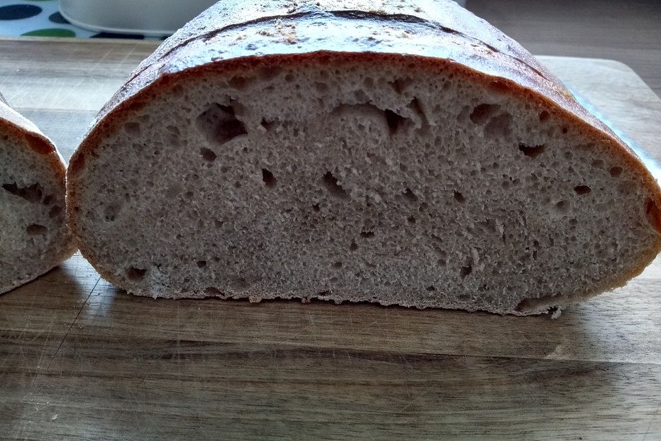 Einfaches Weizen-Dinkel-Sauerteigbrot