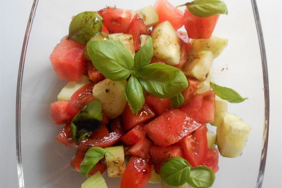 Gurken-Tomaten-Melonen-Salat