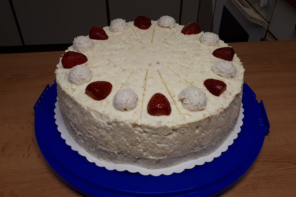 Himbeer-Erdbeer-Raffaello-Torte