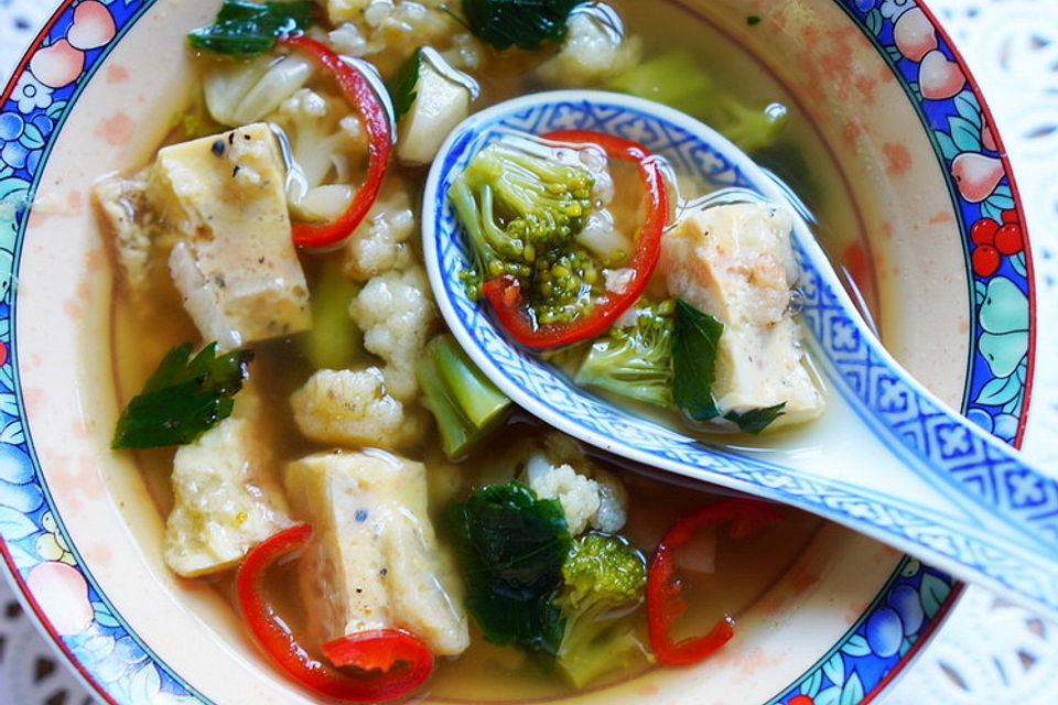 Gemüsesuppe mit Kräuteromelett