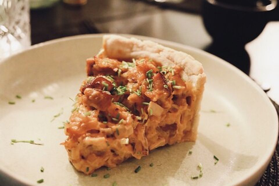 Veganer Zwiebelkuchen mit Mürbeteig