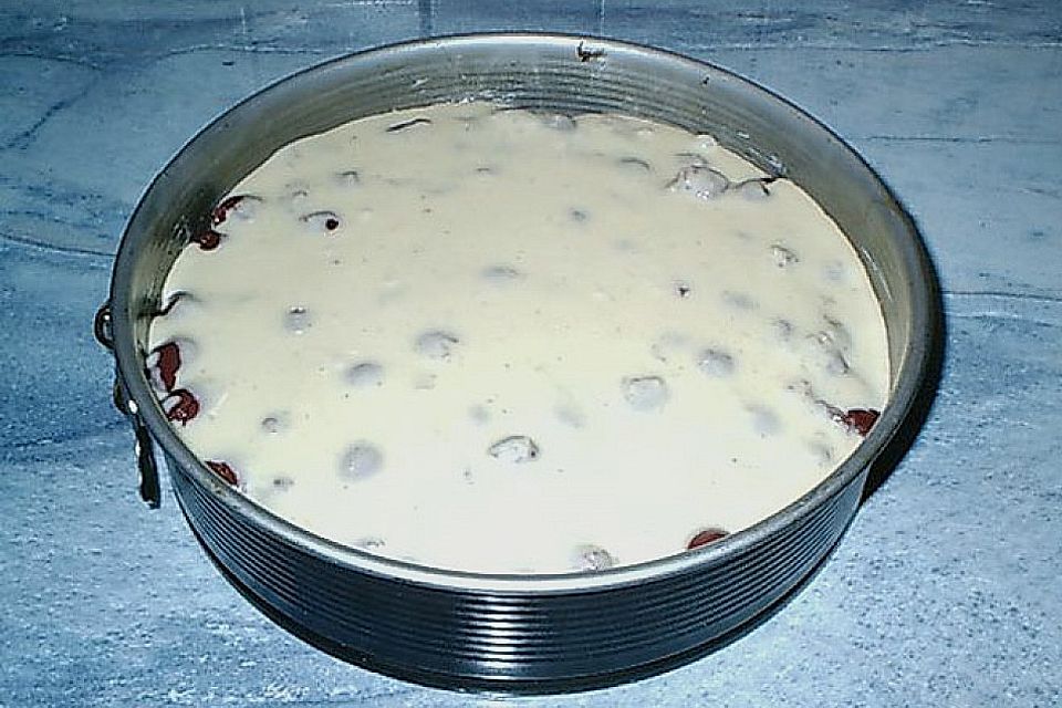 Kirschkuchen mit Marzipanguss