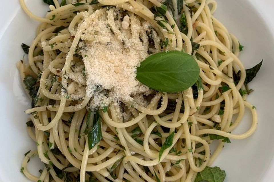 Pasta mit frischen Kräutern