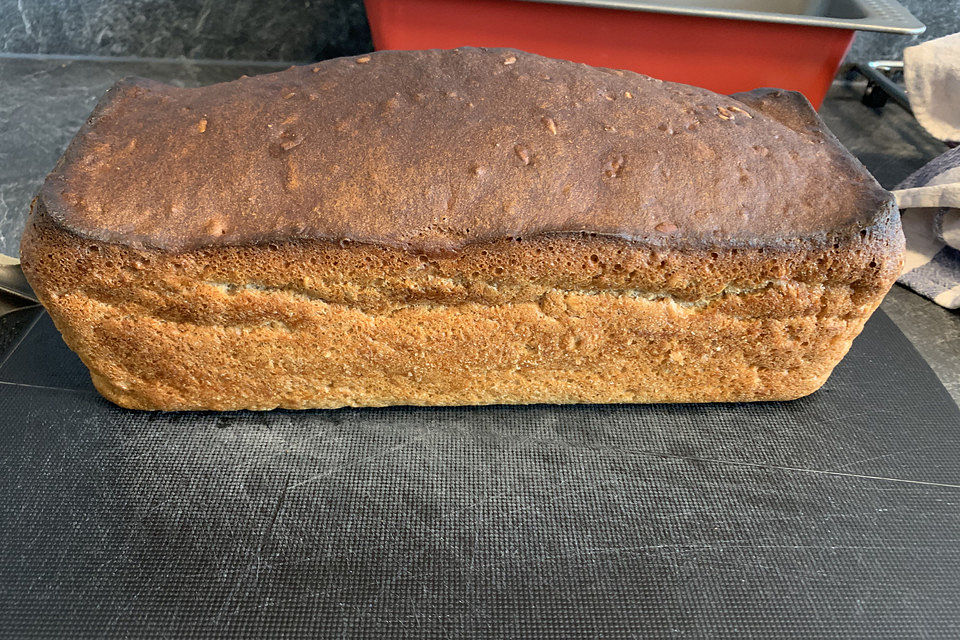 Weizen-Dinkel-Sonnenblumenbrot