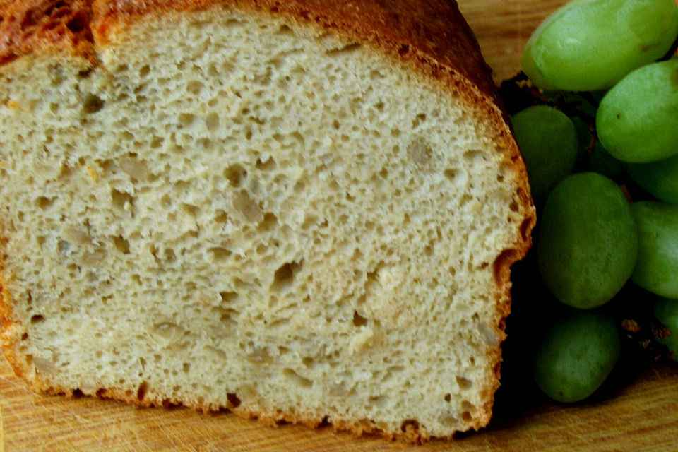 Weizen-Dinkel-Sonnenblumenbrot